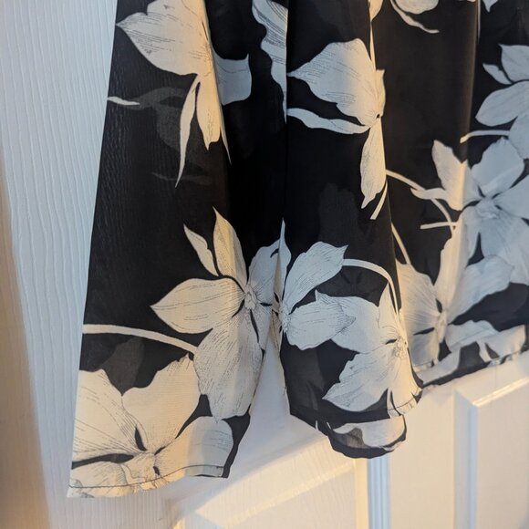 Banana Republic blouse - small - Picture 4 of 5